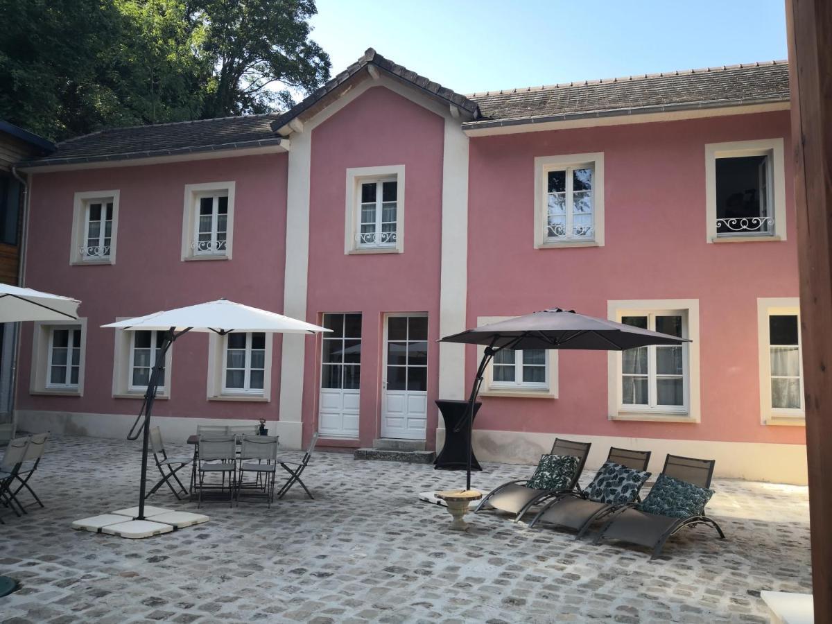 Hotel Les 7 Sources LʼIsle-Adam Exteriér fotografie