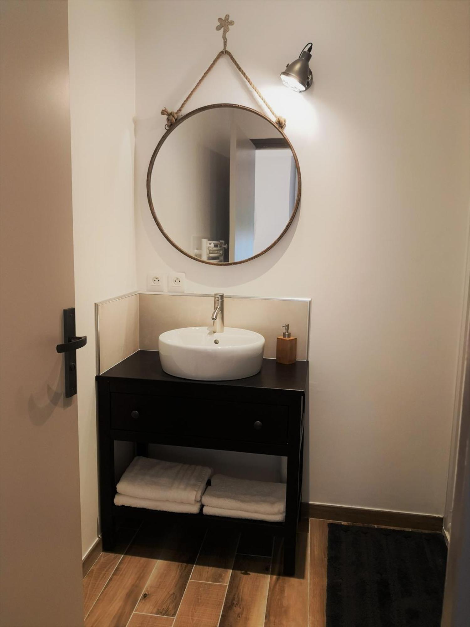 Hotel Les 7 Sources LʼIsle-Adam Pokoj fotografie