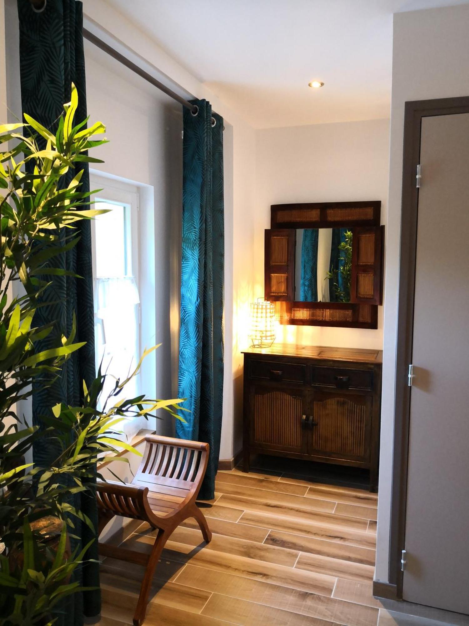 Hotel Les 7 Sources LʼIsle-Adam Pokoj fotografie