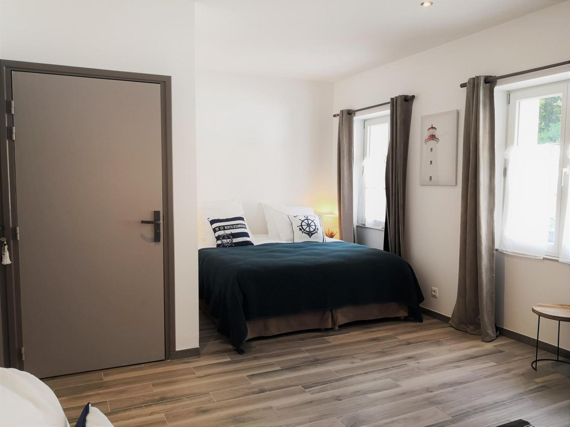 Hotel Les 7 Sources LʼIsle-Adam Pokoj fotografie