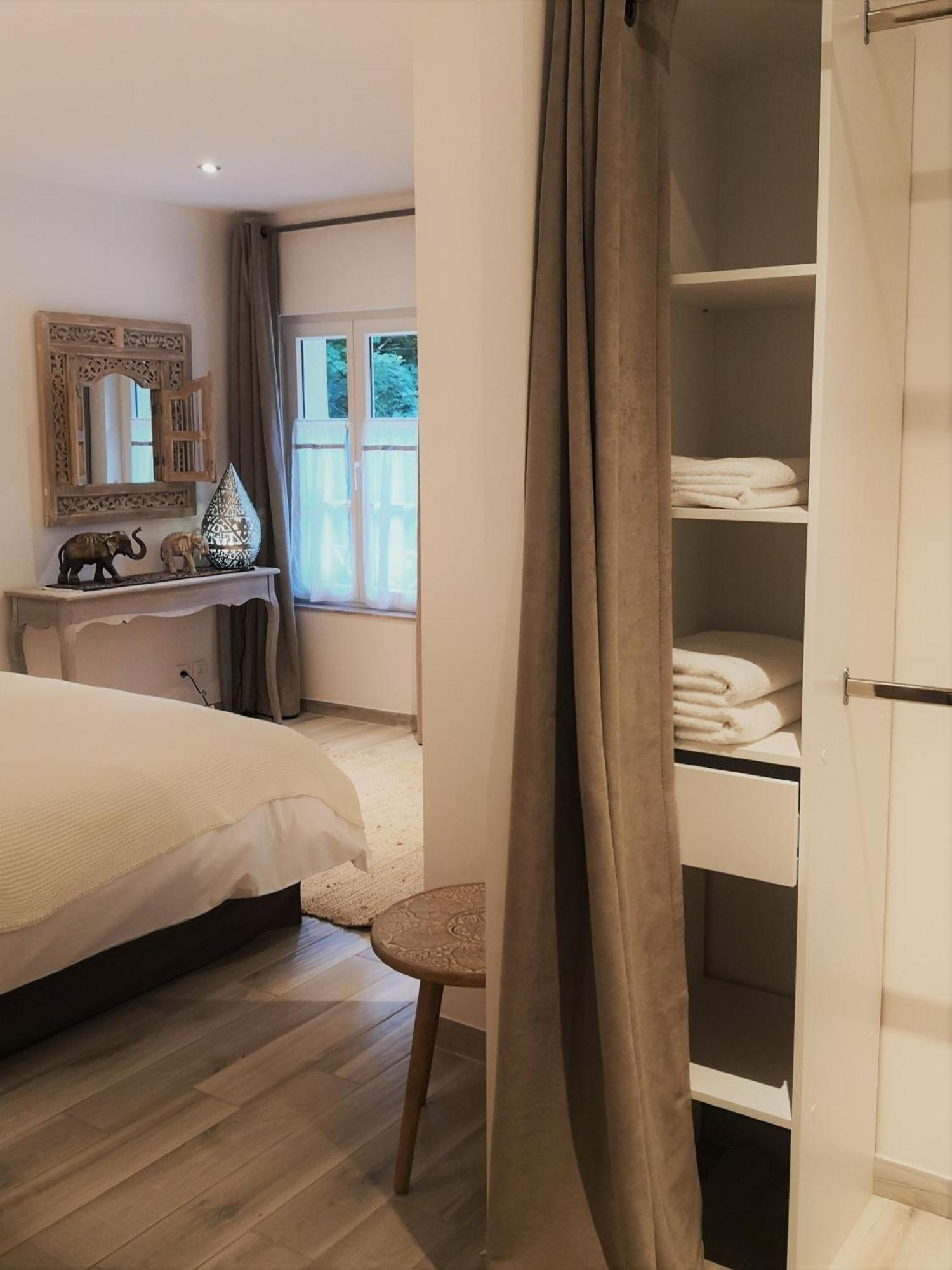 Hotel Les 7 Sources LʼIsle-Adam Pokoj fotografie