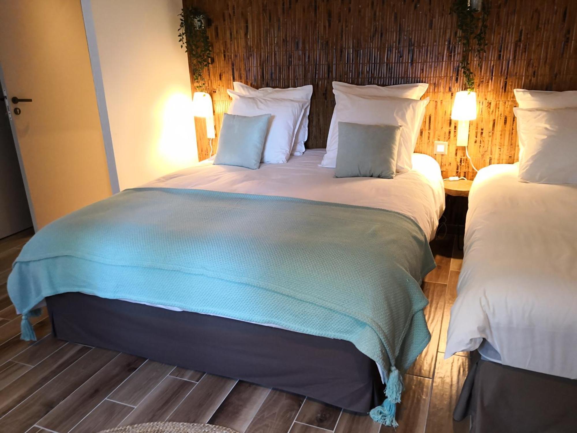 Hotel Les 7 Sources LʼIsle-Adam Pokoj fotografie